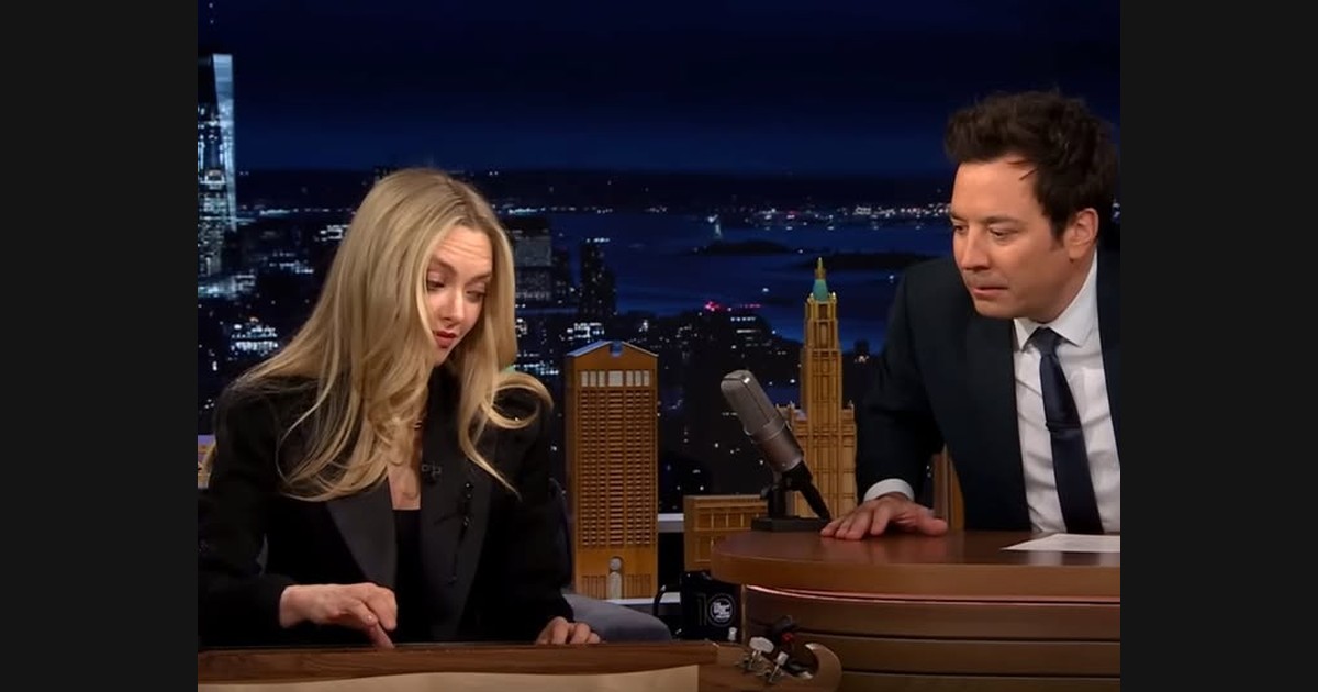 Amanda Seyfried Plays Dulcimer for “California” on The Tonight Show