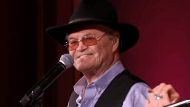 Micky Dolenz Keeps “I’m a Believer” Alive in an Intimate Live Performance