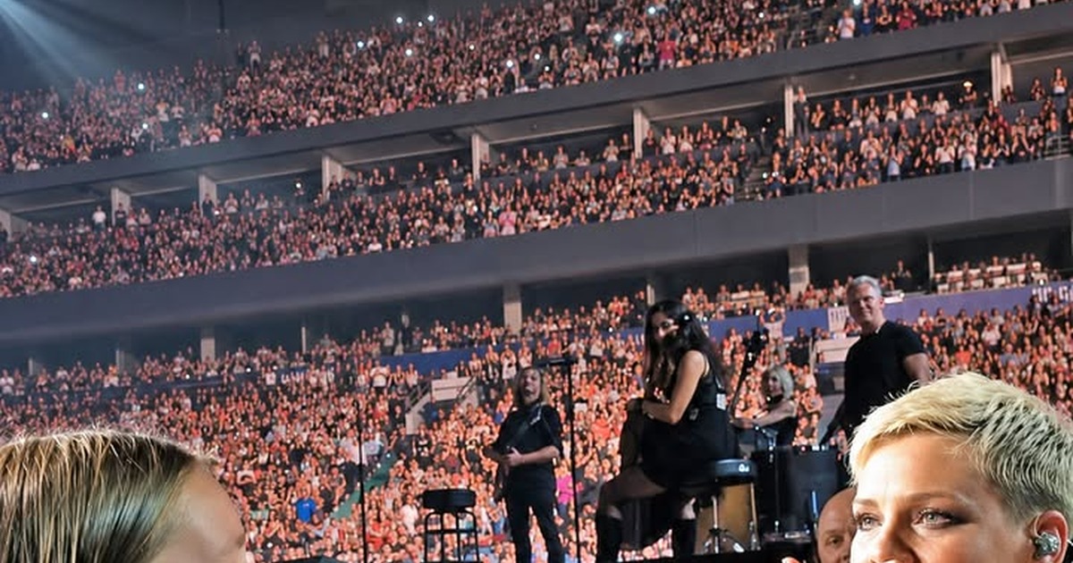 Victoria Anthony’s Dream Comes True When P!nk Hands Her the Microphone