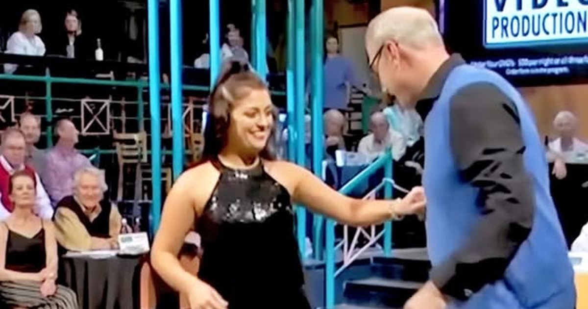 A Father and Daughter Share the Dance Floor for “Stand By Me”