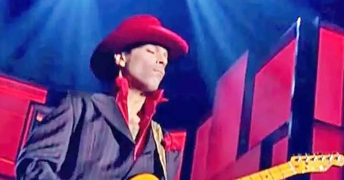 Prince’s “While My Guitar Gently Weeps” Solo Still Commands the Rock Hall Stage