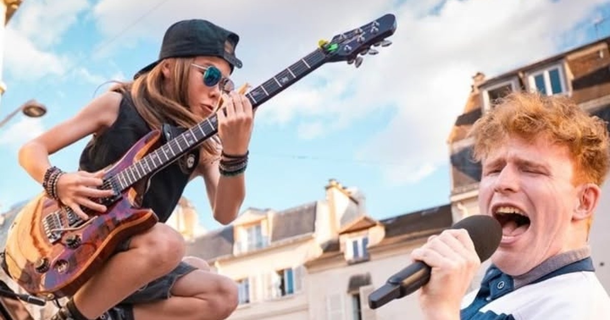 Julien Cohen and Mickey Callisto Bring Queen’s “Bohemian Rhapsody” to a Paris Square