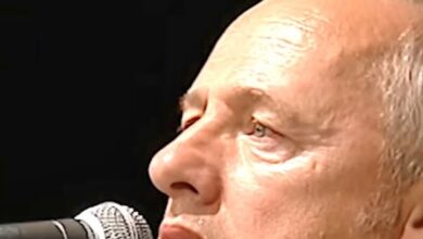 Mark Knopfler’s “Brothers In Arms” Live In Berlin Became One Of The Most Haunting Performances Of His Career