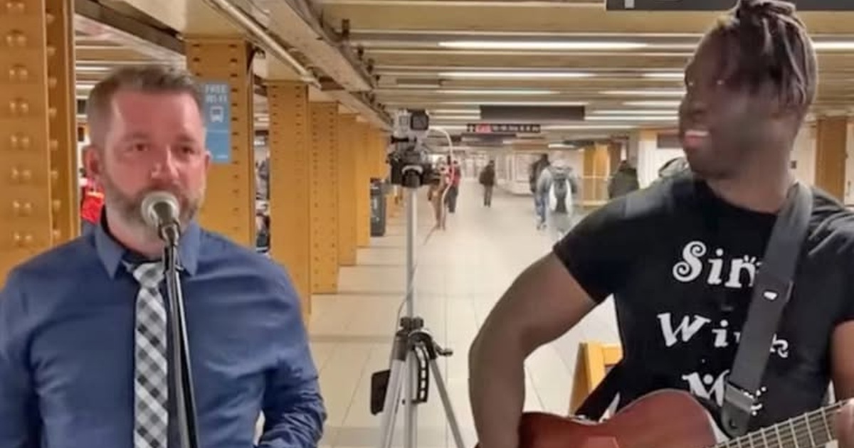 Greg Surprises a New York Subway Crowd With His Powerful “Creep” Performance
