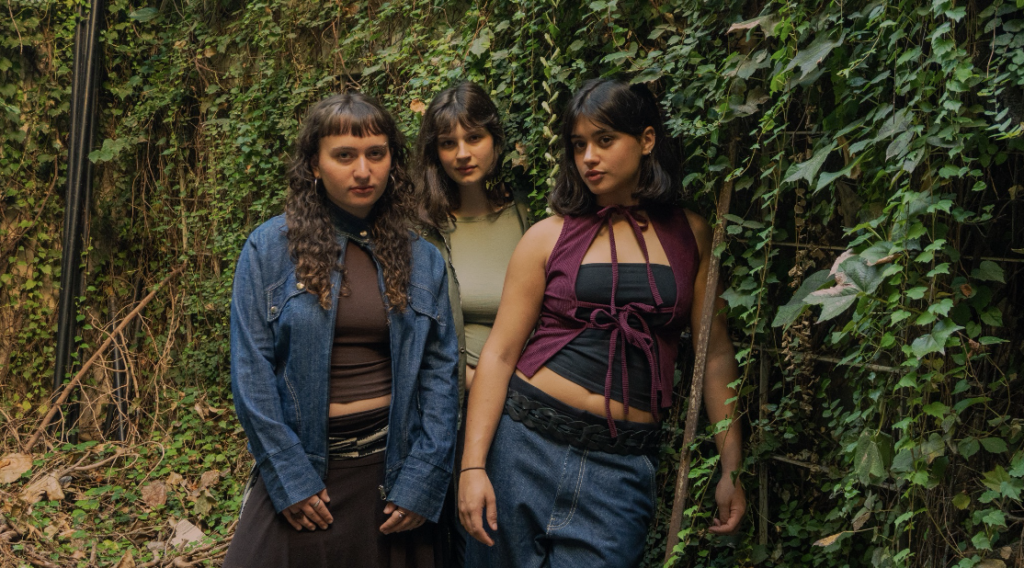 TRÍADA publicity photograph / Universal Music Canada press announcement