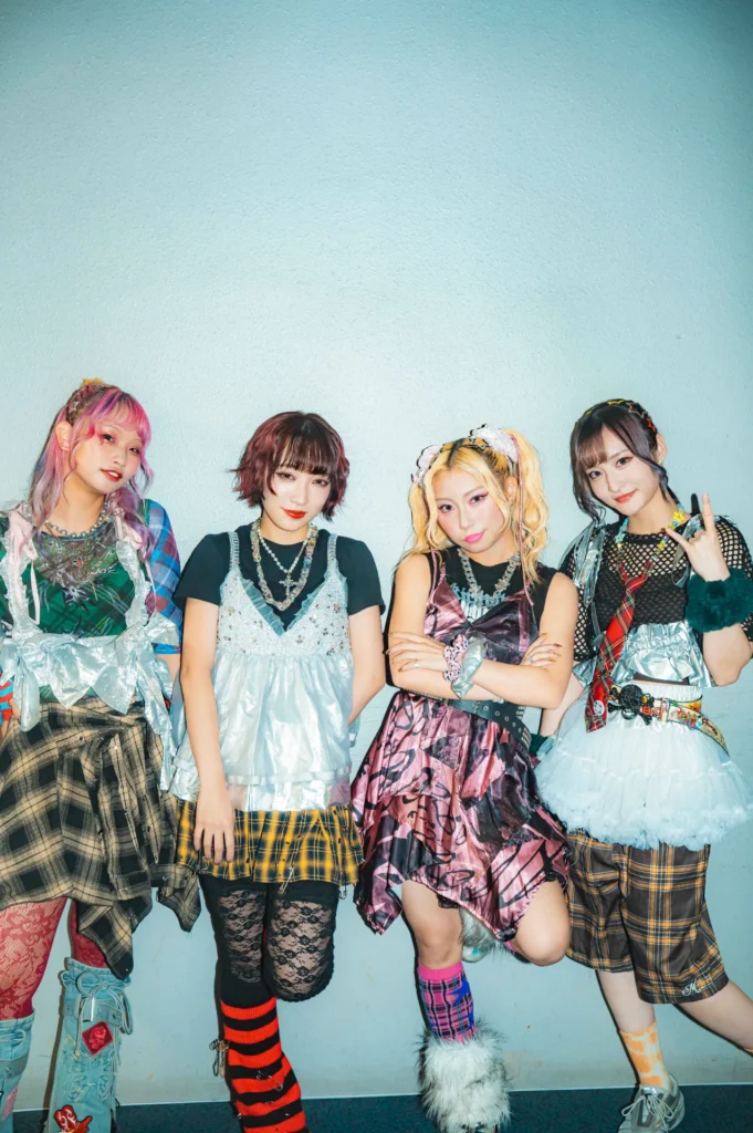 The four members of HANABIE. in their official promotional image