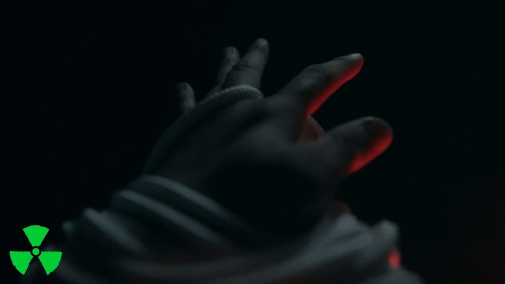 MØL — official video image for ‘Photophobic’